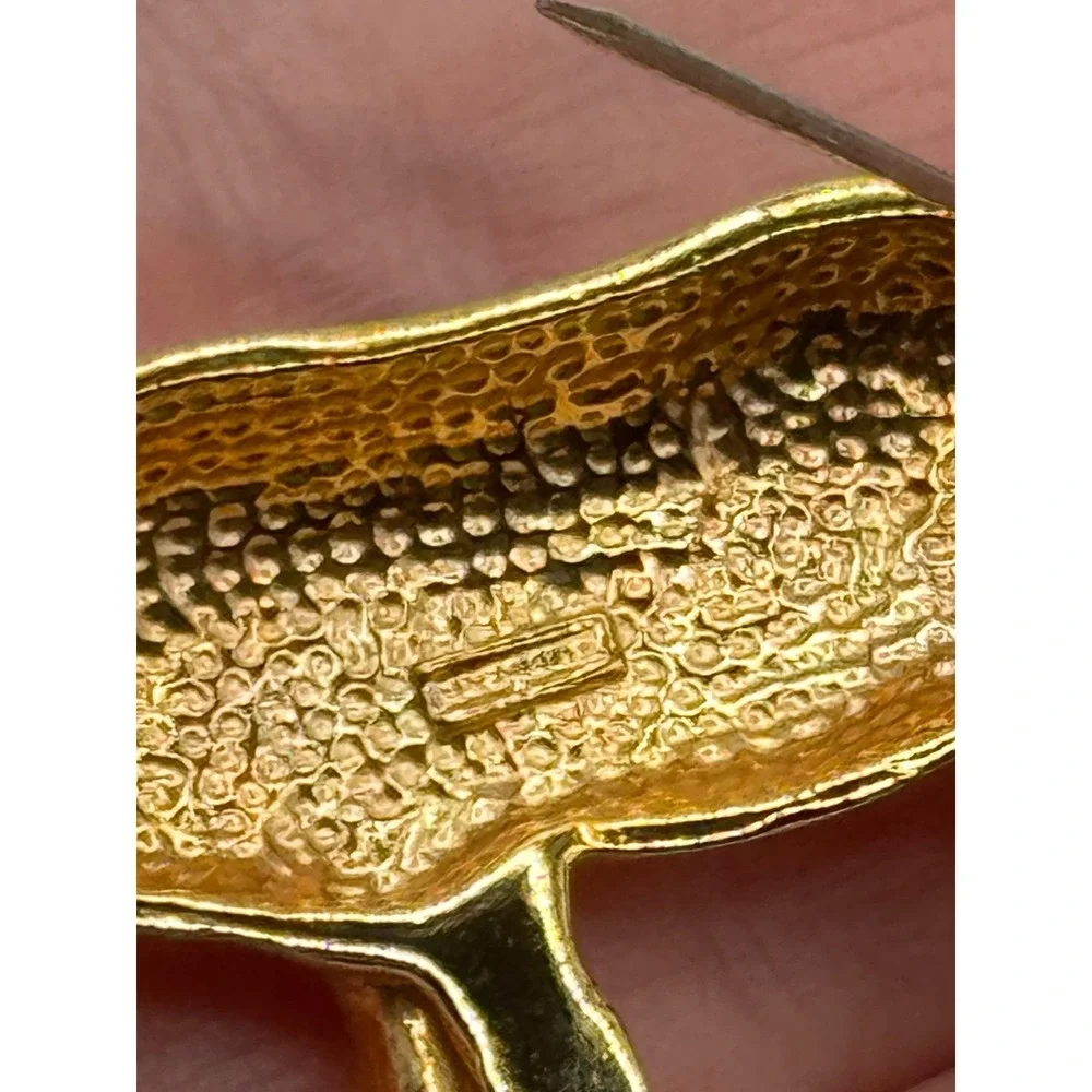 Vintage‎ Krementz Rhino Brooch Rhinestone Eye Gold Tone Pin